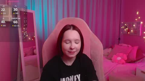 Mia online show from April 3, 2026, 7:39 am