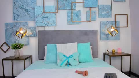 Hayli  online show from April 17, 2026, 5:49 pm