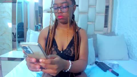 hazel_lanee online show from November 4, 2025, 4:22 am