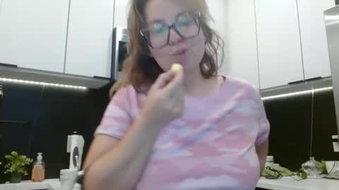 Snapshot of hazel_skye chatting on June 8, 2026, 3:45 pm Hazel online show from June 8, 2026, 3:45 pm