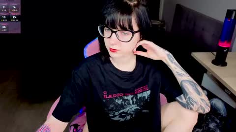 hazeltompson online show from April 16, 2026, 1:01 pm