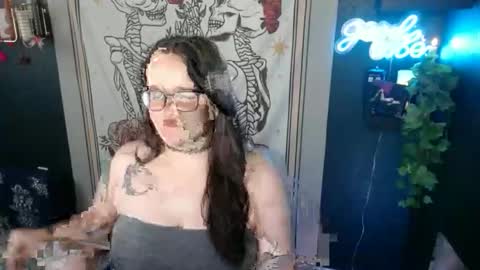 HazeyViolet333 online show from April 14, 2026, 7:42 pm