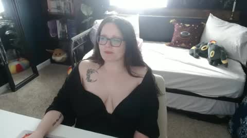 Snapshot of hazeyviolet333 chatting on June 16, 2026, 9:39 pm HazeyViolet333 online show from June 16, 2026, 9:39 pm