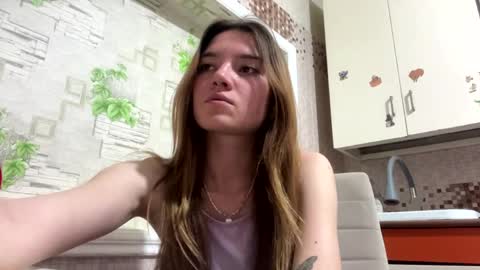 Lili online show from April 21, 2026, 3:17 pm