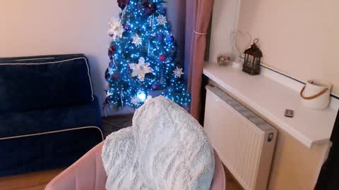 Snapshot of heaven_chloe chatting on December 15, 2024, 10:37 pm Heaven girl online show from December 15, 2024, 10:37 pm