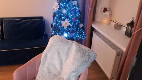 Snapshot of heaven_chloe chatting on December 26, 2024, 7:16 pm Heaven girl online show from December 26, 2024, 7:16 pm