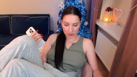 Snapshot of heaven_chloe chatting on January 1, 2025, 3:46 pm Heaven girl online show from January 1, 2025, 3:46 pm