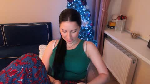 Snapshot of heaven_chloe chatting on January 14, 2025, 5:56 pm Heaven girl online show from January 14, 2025, 5:56 pm