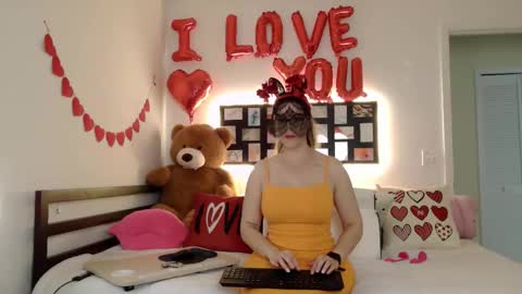 hebelongs2her online show from February 7, 2026, 3:16 pm