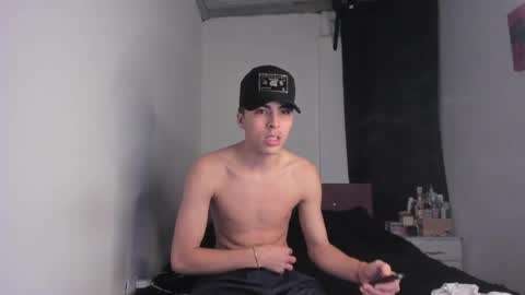 heellboy_ online show from April 14, 2026, 4:51 am