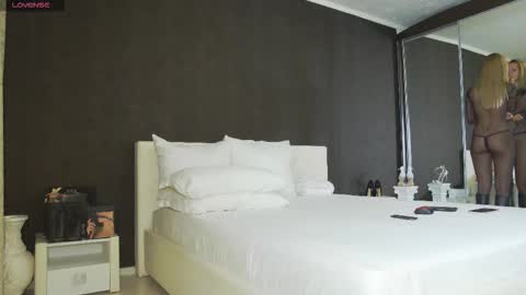 Helen online show from September 23, 2025, 3:37 pm