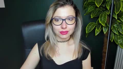Snapshot of heidi_pleasure chatting on February 2, 2026, 5:28 am Heidi online show from February 2, 2026, 5:28 am
