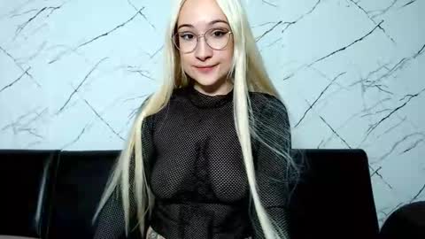 Snapshot of heidib0w chatting on November 3, 2025, 7:31 am HeidiB0w online show from November 3, 2025, 7:31 am