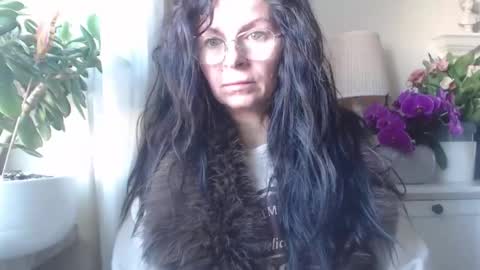 Snapshot of helen_79 chatting on November 6, 2025, 7:53 am Helen online show from November 6, 2025, 7:53 am