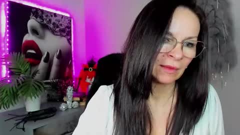 Snapshot of helen_79 chatting on April 7, 2026, 2:39 pm Helen online show from April 7, 2026, 2:39 pm