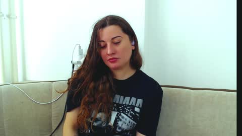 helen_adams_ online show from December 4, 2024, 8:56 am