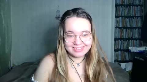 Snapshot of helen_foxygirl chatting on February 9, 2026, 12:25 am Helen foxygirl online show from February 9, 2026, 12:25 am