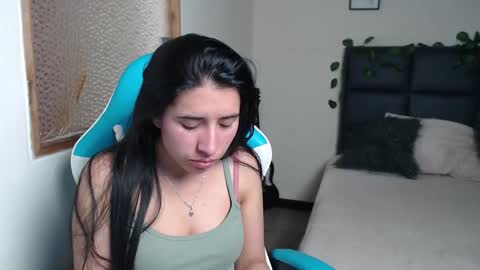 Snapshot of helen_rossy chatting on November 22, 2025, 7:35 pm Helen online show from November 22, 2025, 7:35 pm