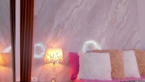 Helena Santos  online show from February 11, 2026, 11:15 am