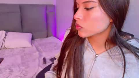 helenafoumier online show from May 30, 2026, 5:54 pm