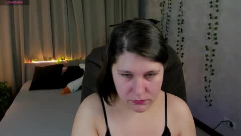 helenahoffmann online show from February 19, 2026, 4:08 am