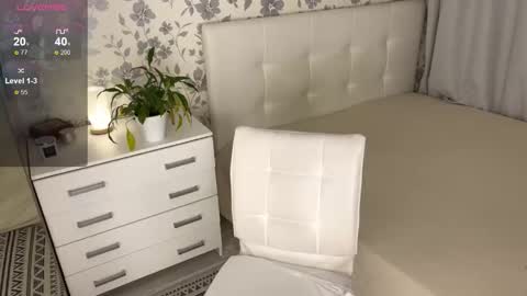 Helena Bonham online show from November 14, 2025, 7:34 pm