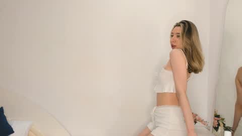 Sarah  here Help to make 100 thumbs up  online show from January 29, 2025, 3:54 am