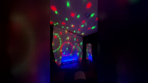 helenmu20 online show from April 12, 2026, 12:10 pm