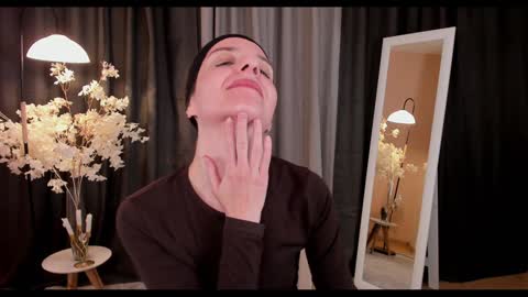 Helen online show from February 8, 2025, 11:55 am