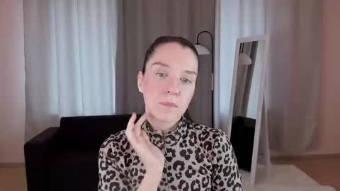 Helen online show from September 14, 2025, 2:33 am