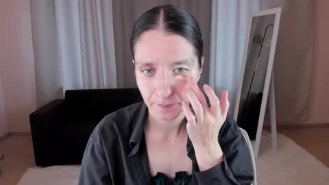 Helen online show from September 24, 2025, 2:15 am