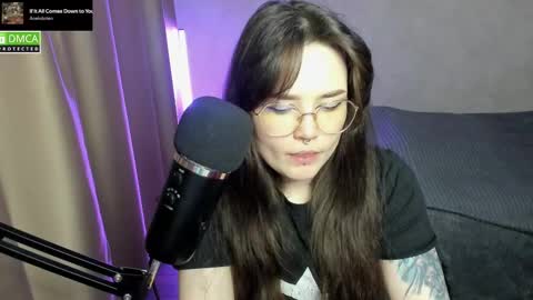 Red online show from February 13, 2025, 9:06 pm