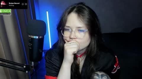 Red online show from September 27, 2025, 6:46 pm