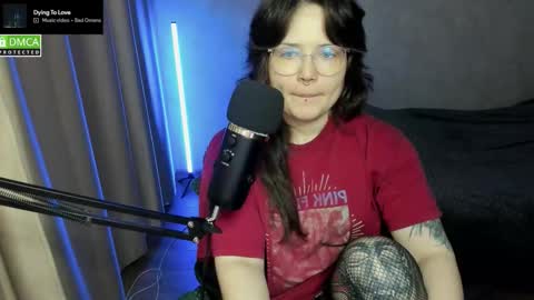 Red online show from November 10, 2025, 6:18 pm