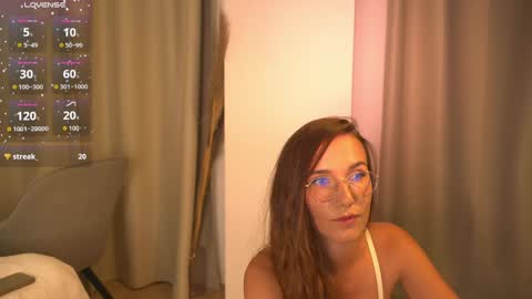 Snapshot of hell_lo chatting on October 5, 2025, 6:06 pm Lorette Lory online show from October 5, 2025, 6:06 pm