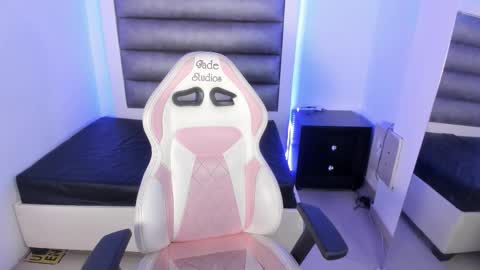 Snapshot of hellen__smith_ chatting on February 25, 2026, 5:00 pm hellen__smith_ online show from February 25, 2026, 5:00 pm