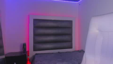 hellen__smith_ online show from May 13, 2026, 1:47 am