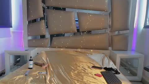 hellen__smith_ online show from June 4, 2026, 4:57 pm