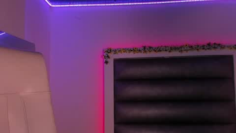 hellen__smith_ online show from June 5, 2026, 9:31 pm