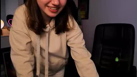 Snapshot of helli_belli chatting on March 8, 2025, 12:00 am Helli online show from March 8, 2025, 12:00 am
