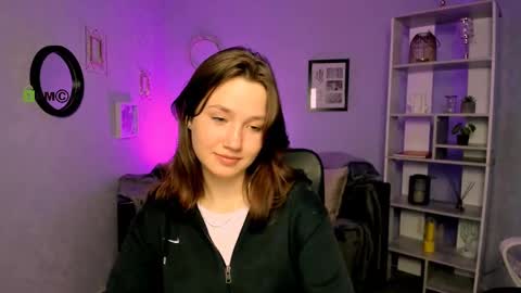 Snapshot of helli_belli chatting on March 12, 2025, 8:10 pm Helli online show from March 12, 2025, 8:10 pm