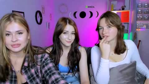 Snapshot of helli_belli chatting on September 10, 2025, 7:36 pm Helli online show from September 10, 2025, 7:36 pm