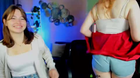 Snapshot of helli_belli chatting on September 11, 2025, 7:47 pm Helli online show from September 11, 2025, 7:47 pm