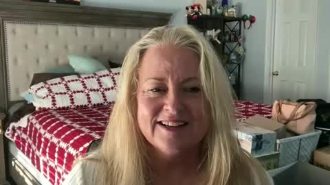 Snapshot of helloimhunny chatting on January 9, 2025, 8:44 pm Hunnys Hive online show from January 9, 2025, 8:44 pm