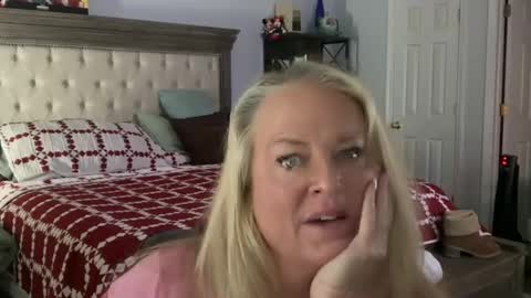 Snapshot of helloimhunny chatting on January 20, 2025, 8:18 pm Hunnys Hive online show from January 20, 2025, 8:18 pm