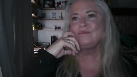 Snapshot of helloimhunny chatting on February 24, 2025, 8:25 pm Hunnys Hive online show from February 24, 2025, 8:25 pm