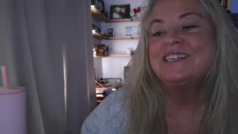 Snapshot of helloimhunny chatting on February 25, 2025, 9:13 pm Hunnys Hive online show from February 25, 2025, 9:13 pm