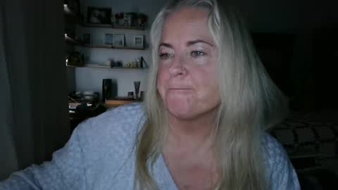 Snapshot of helloimhunny chatting on March 5, 2025, 8:53 pm Hunnys Hive online show from March 5, 2025, 8:53 pm