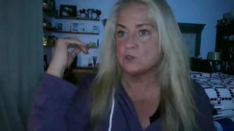 Snapshot of helloimhunny chatting on March 11, 2025, 11:26 pm Hunnys Hive online show from March 11, 2025, 11:26 pm