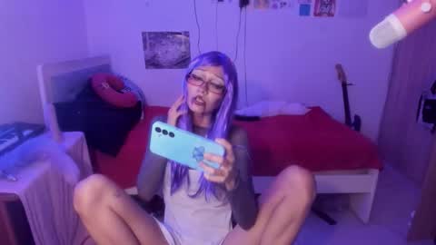 Raven and Momo online show from November 3, 2025, 9:27 pm